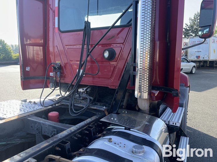 2013-mack-cxu612-truck-tractor-image-16