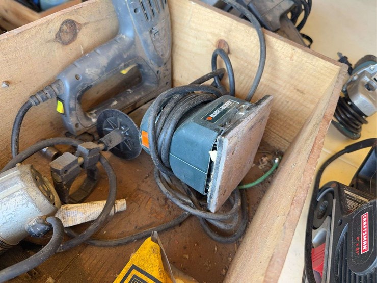 corded-tools--belt-sander,-grinder,-circular-saw,-engraver,-staple-gun-image-9