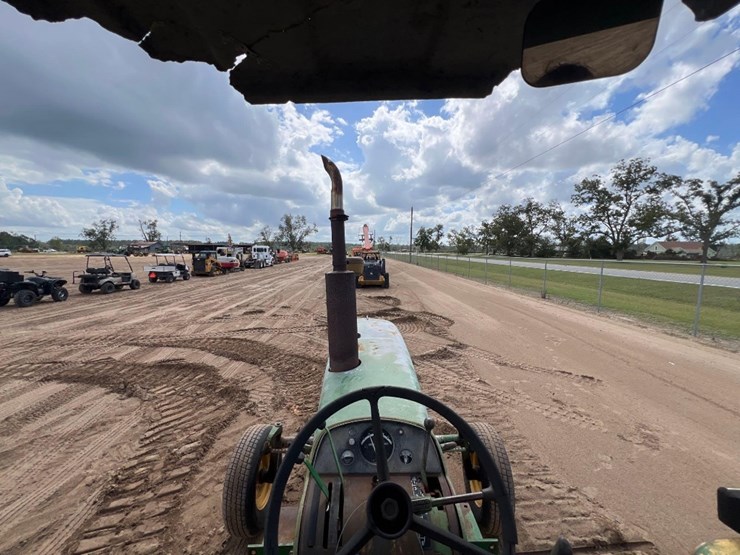 john-deere-3020-image-31