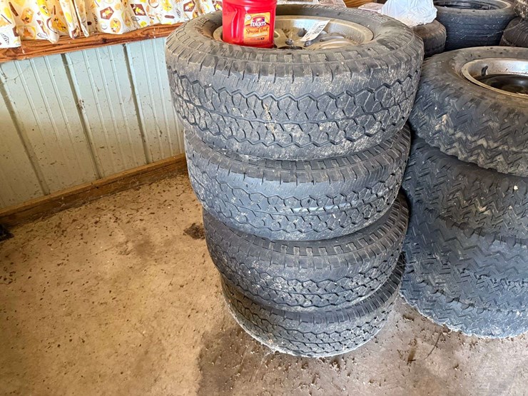 275/65r18-tires-on-6-bolt-rims-image-1