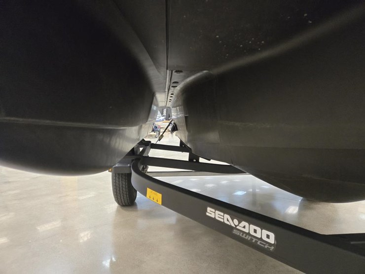 #1787-•-sea-doo-switch-boat-image-12