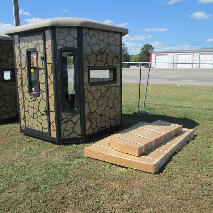 #5258 • Unused Muddy Bull ST Box Blind w/ 10' Observation Tower