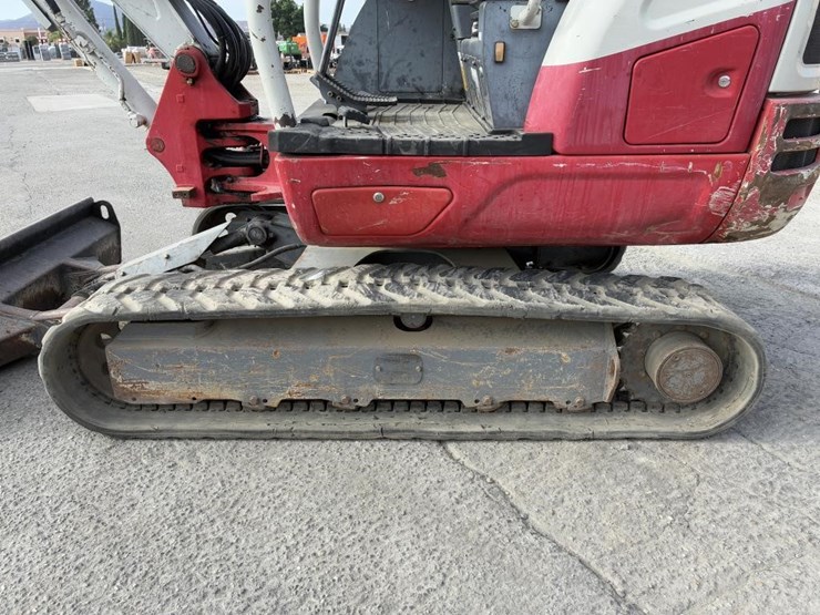 2018-takeuchi-tb253-2-excavator-image-14