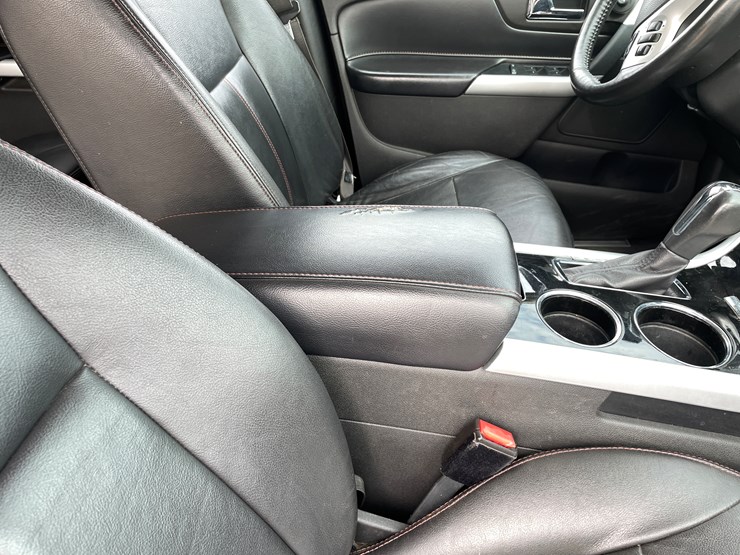 2011-ford-edge-image-45