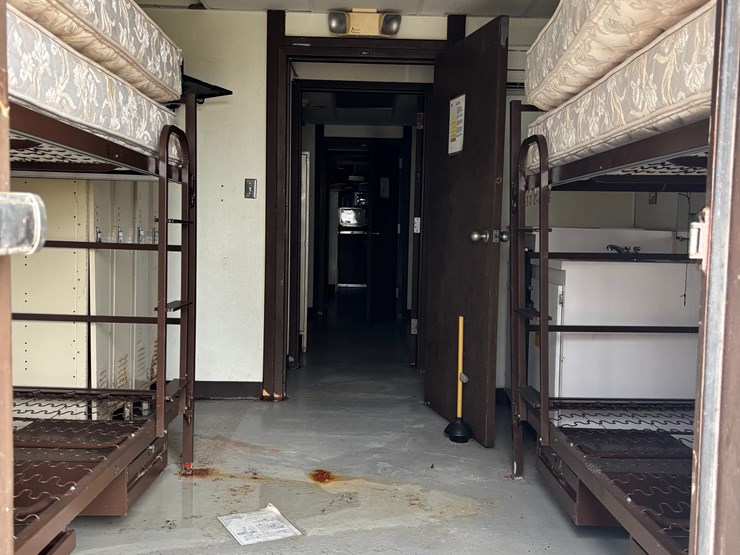 #137-•-12-man-living-quarters-with-bathroom-image-2