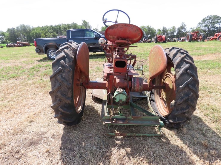 1952-farmall-c-tractor-with-belly-mower-image-7