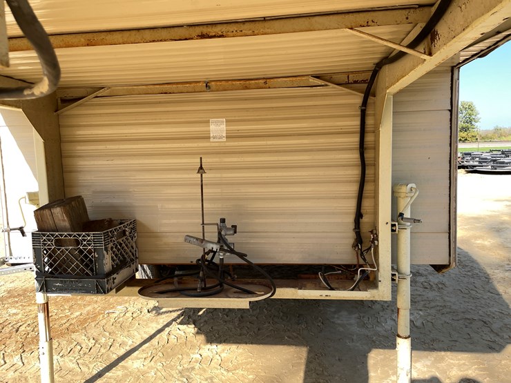#1900-•-1989-companion-gooseneck-camper-(has-wi-title)-image-12