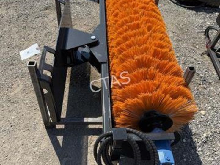 #99-•-skid-steer-sweeper---model:-ft-se61-image-2