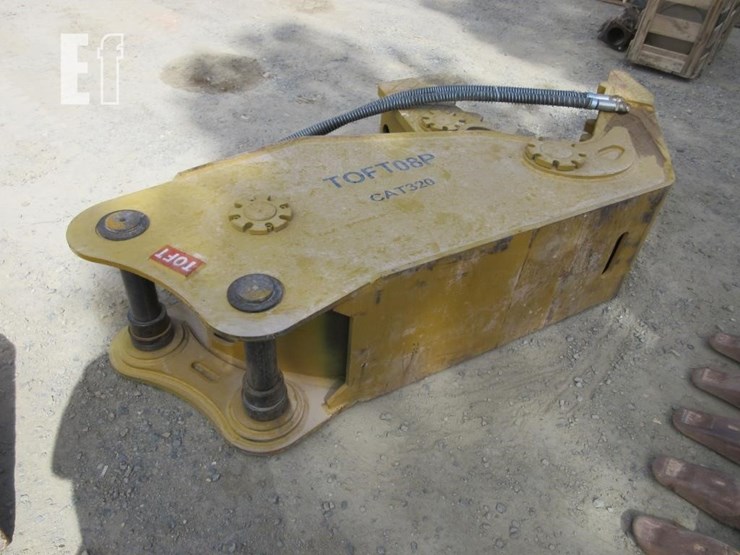 caterpillar-320-image-2