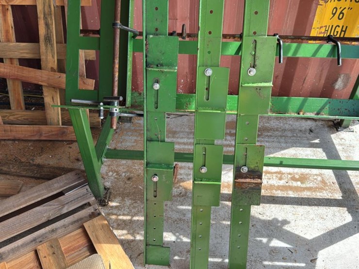 #108-•-2025-pallet-framing-table-image-11