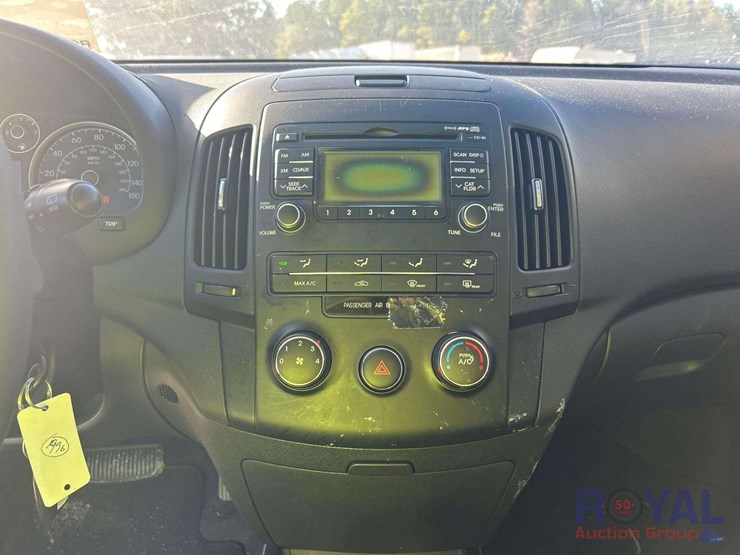 2010-hyundai-elantra-touring-sedan-image-19