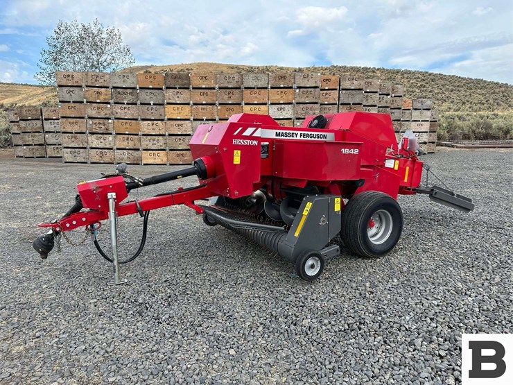 2016-massey-ferguson-1842-image-1