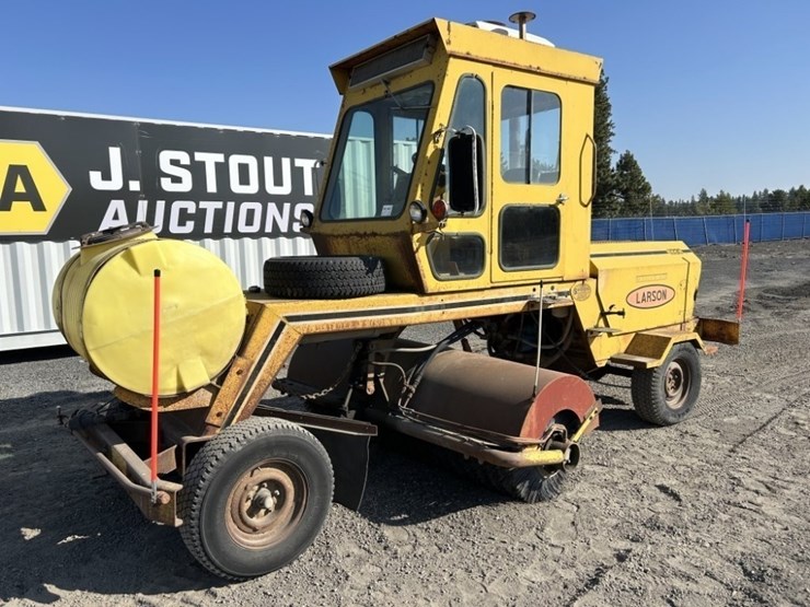 larson-6330-broom-sweeper-image-1