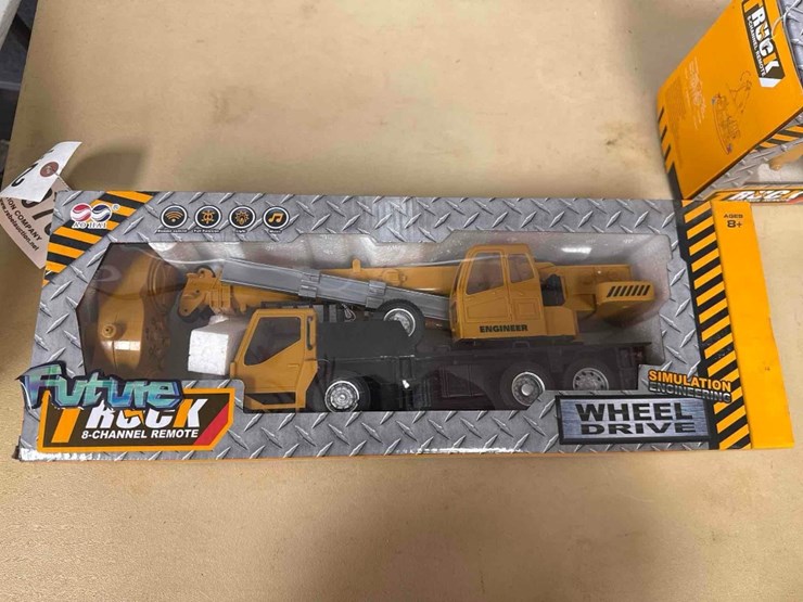 unused-toy-remote-controlled-crane-truck-image-3
