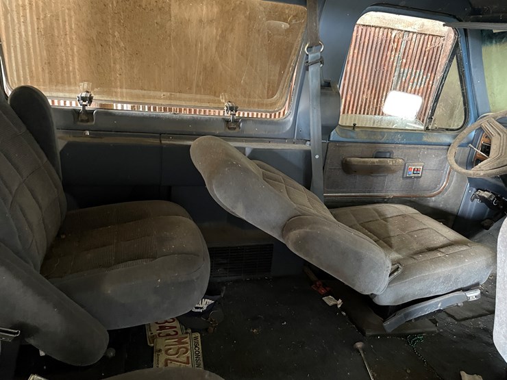 #4481-•-1991-ford-econoline-van-(title-in-delay)-image-11