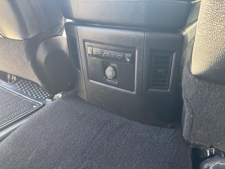 2018-dodge-ram-2500-image-30