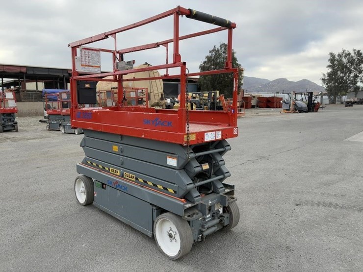 skyjack-sj-3226-scissor-lift-image-4