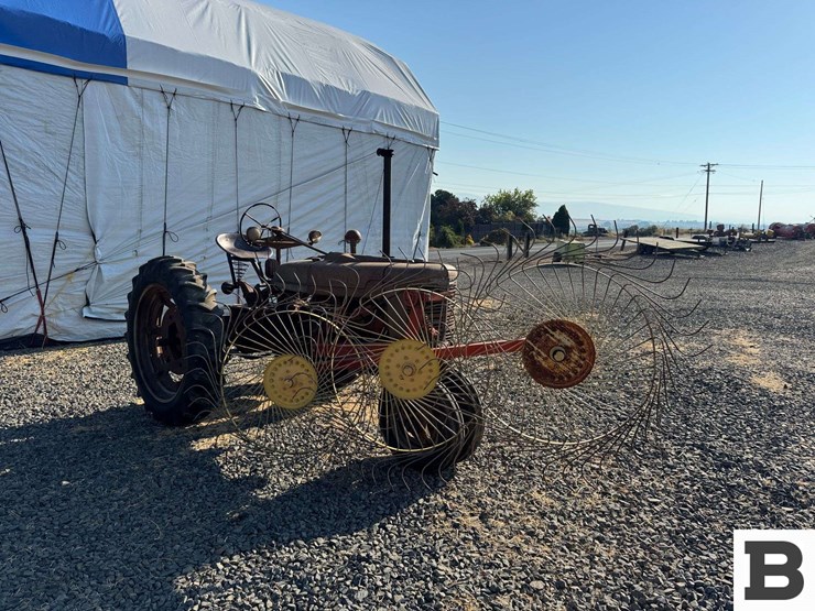 1942-farmall-model-"h"-tractor-image-7