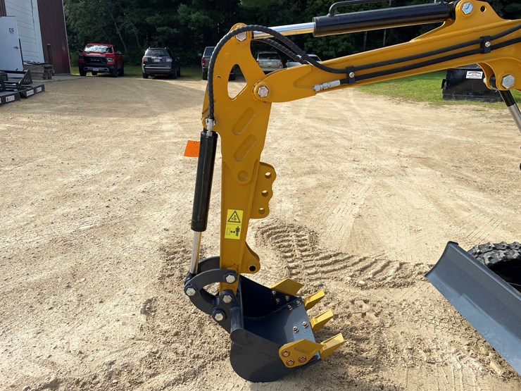#203-•-new-rt12r-mini-excavator-image-9