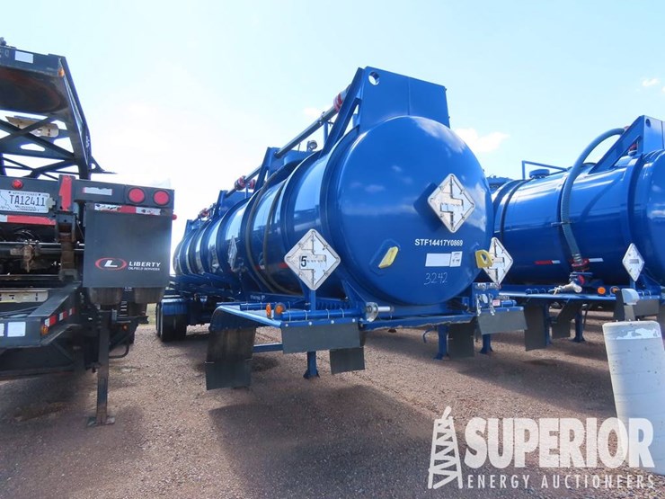 (x)-(4-44)-2017-worley-3-axle-8000-gal-transport-t-image-2