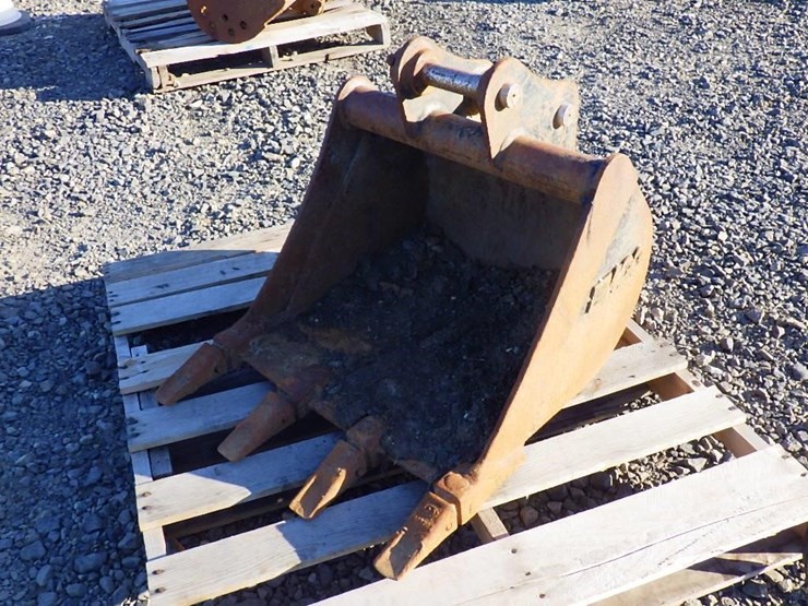 fmco-excavator-bucket-22.5"-image-1
