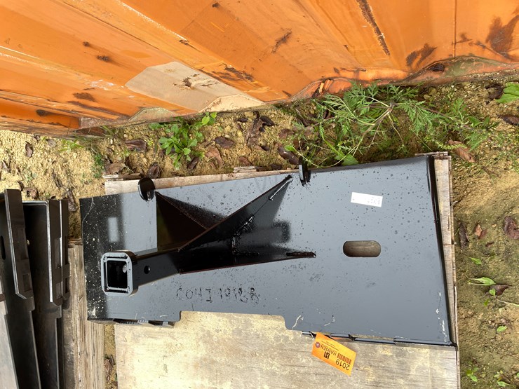 #2019-•-new-kc-skid-steer-2"-hitch-receiver-image-3