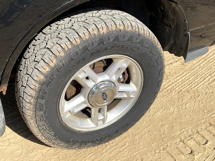 2004-ford-explorer-image-94