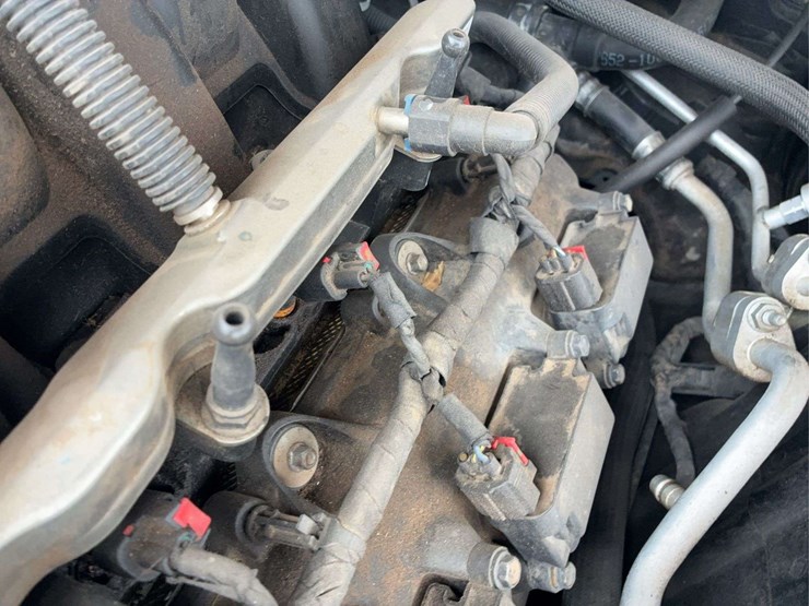 2012-chrysler-300-c-sedan-4d-image-30