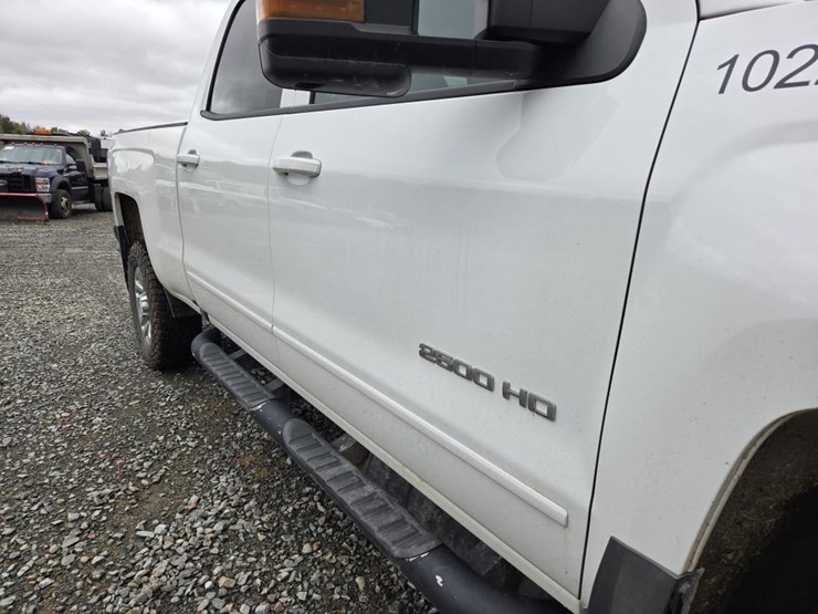 2018-chevrolet-2500-image-19