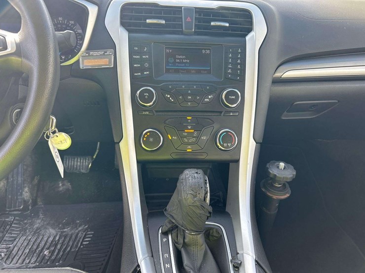 2015-ford-fusion-s-sedan-image-16