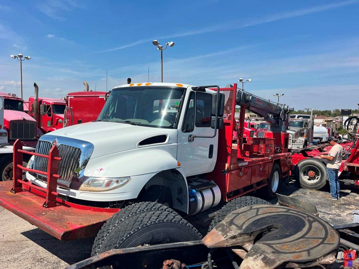 2018-international-durastar-4300-image-2