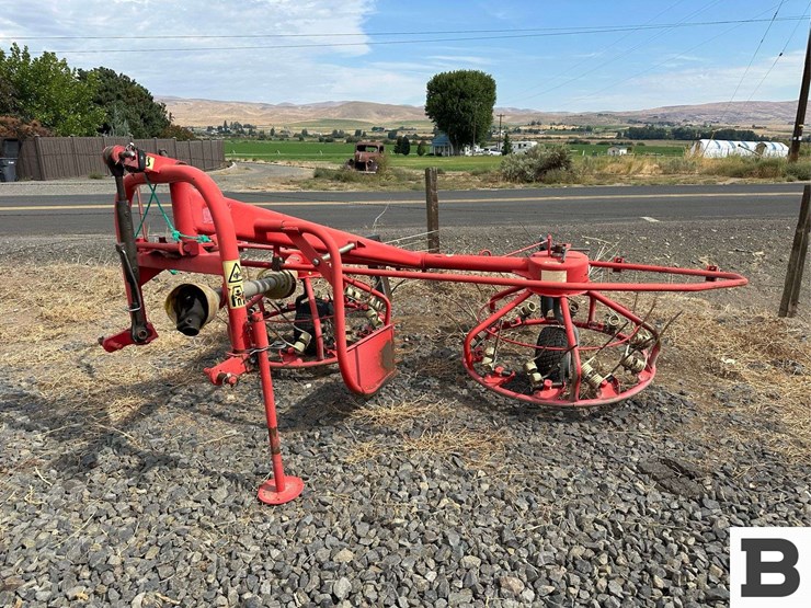 be-tr300-hay-tedder-image-2