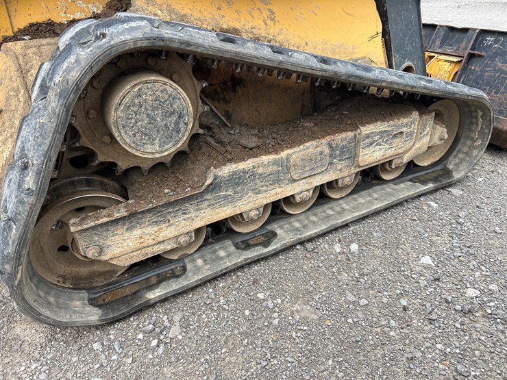deere-329e-image-11