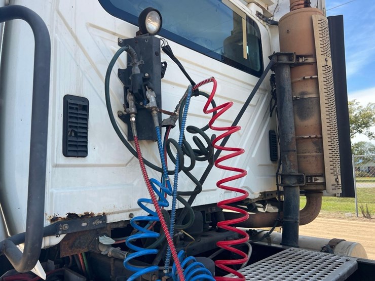 2011-international-prostar-+122-6x4-daycab-road-tr-image-21