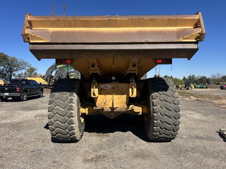 2004-volvo-a40d-image-4