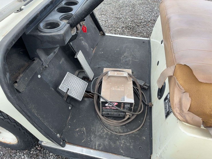 yamaha-electric-golf-cart-with-charger-image-4