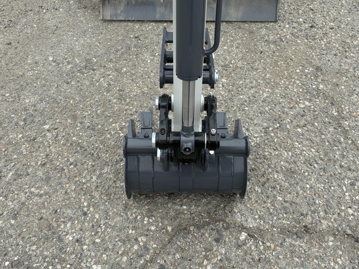 2025-bttl-et15h-6-hydraulic-excavator-image-8