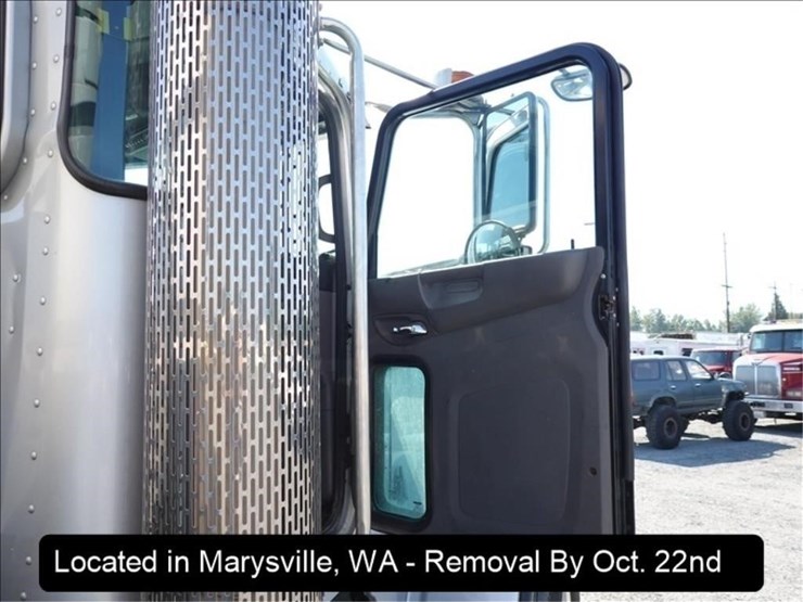 2015-peterbilt-367-image-19