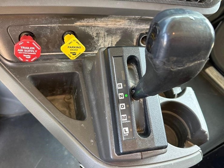2016-kenworth-t880-image-28