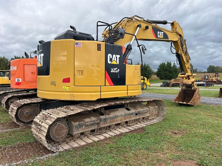 2016-caterpillar-325fl-image-4
