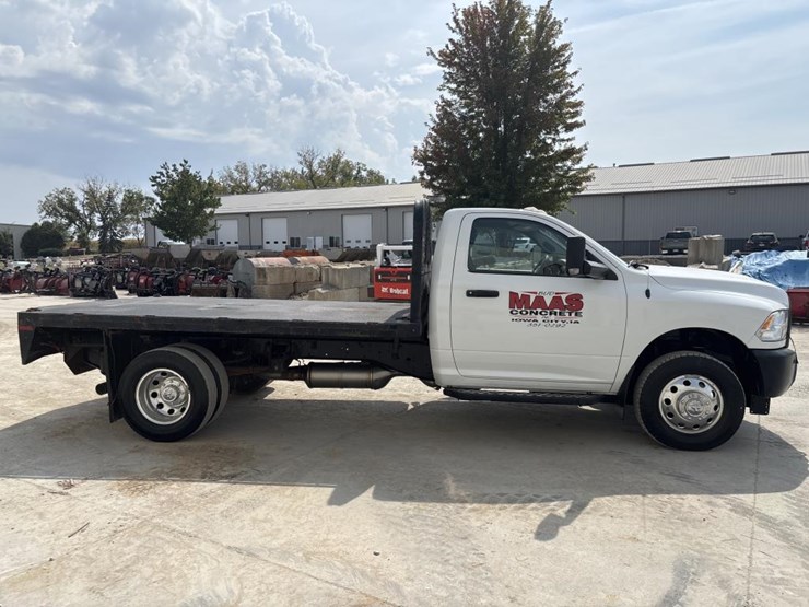 2015-dodge-ram-3500-image-5