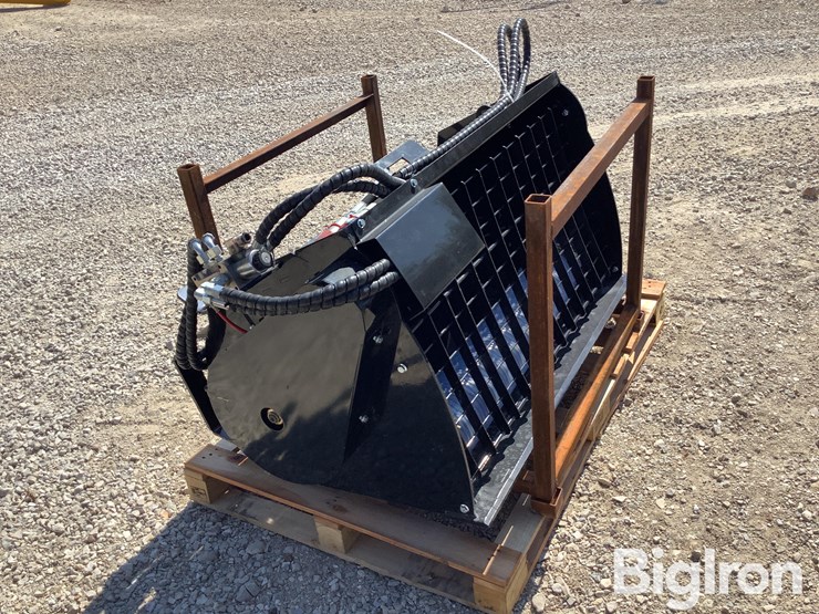2025-giyi-mb27-skid-steer-mixing-bucket-attachment-image-1