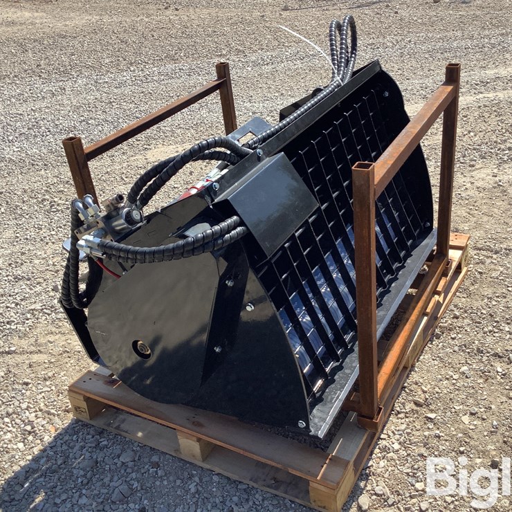 2025 GIYI MB27 Skid Steer Mixing Bucket Attachment