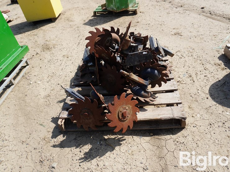 yetter-screw-adjust-trash-managers-image-6