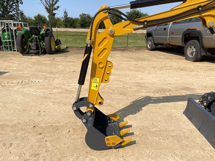 #212-•-new-rt15r-mini-excavator-image-9