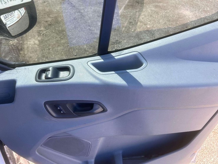 2015-ford-transit-image-17