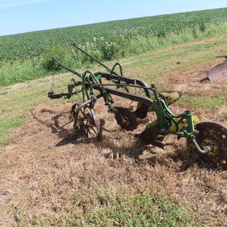 JOHN DEERE 2