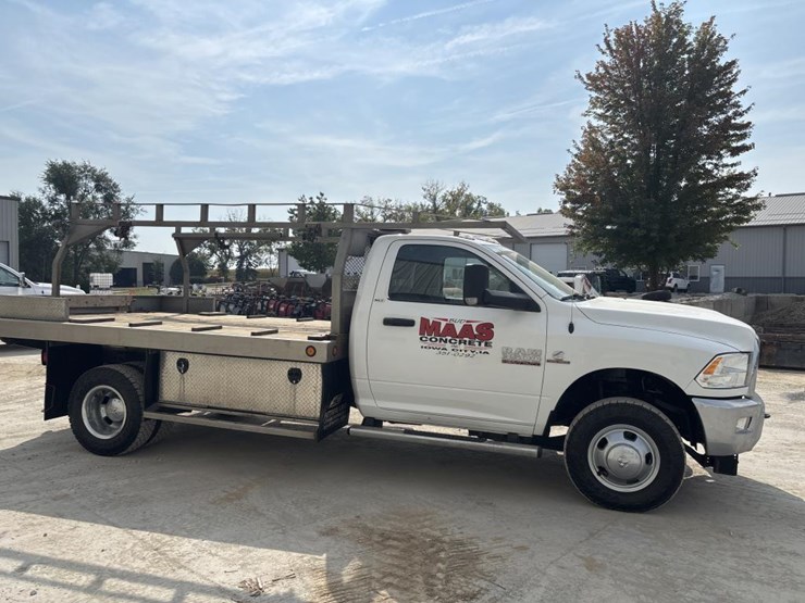 2016-dodge-ram-3500-image-5