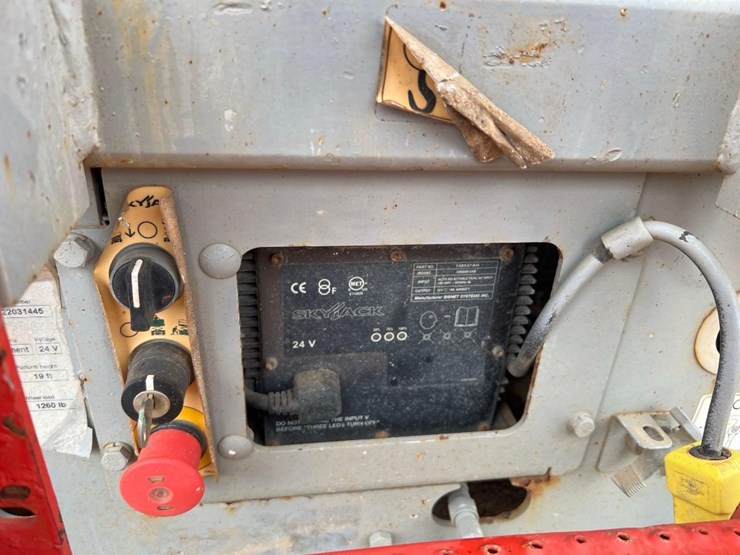 jlg-scissorlift-image-11