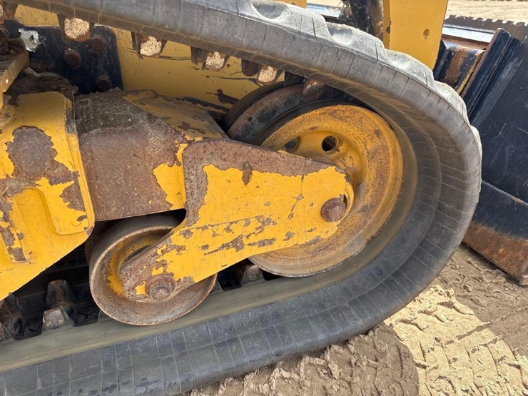 2020-caterpillar-259d3-image-13
